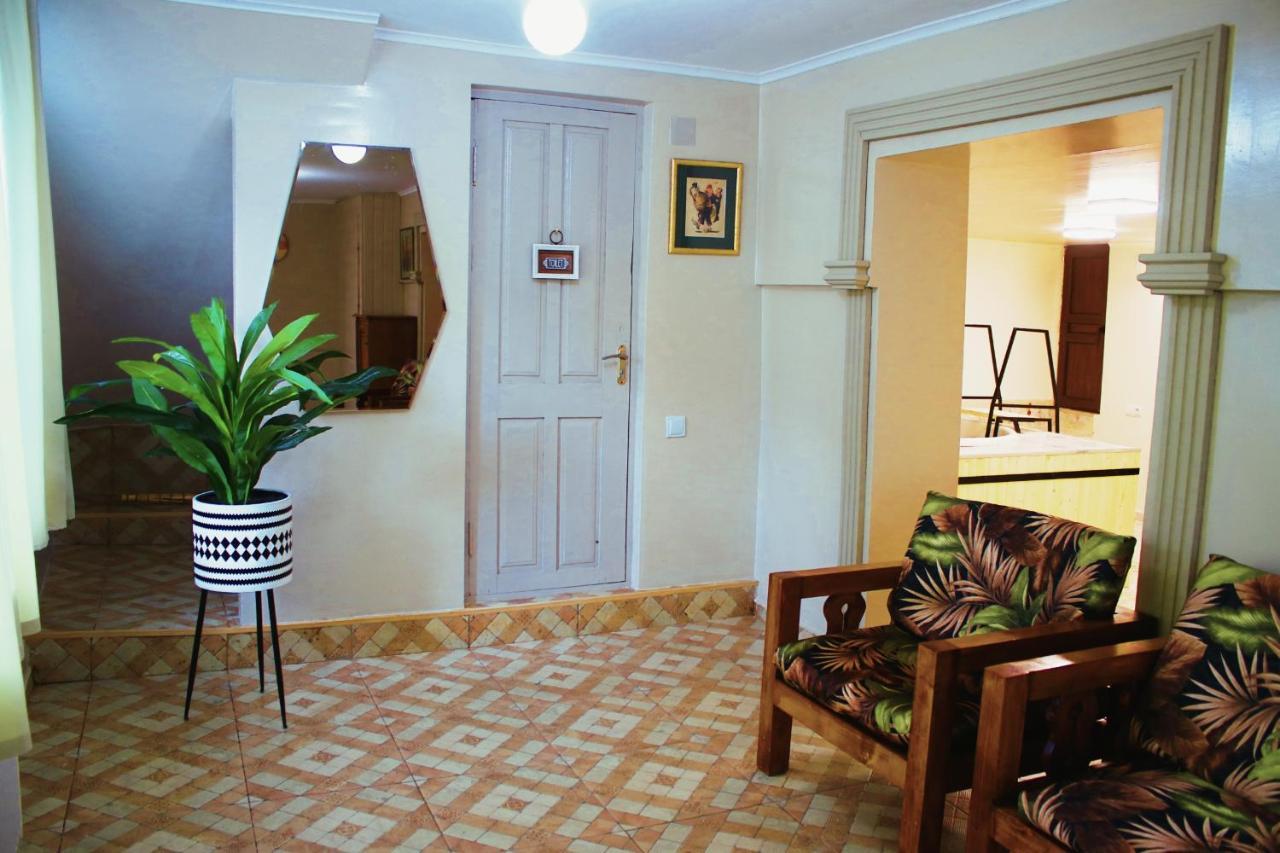 Guesthouse Of Manoni Ratiani 메스티아 외부 사진