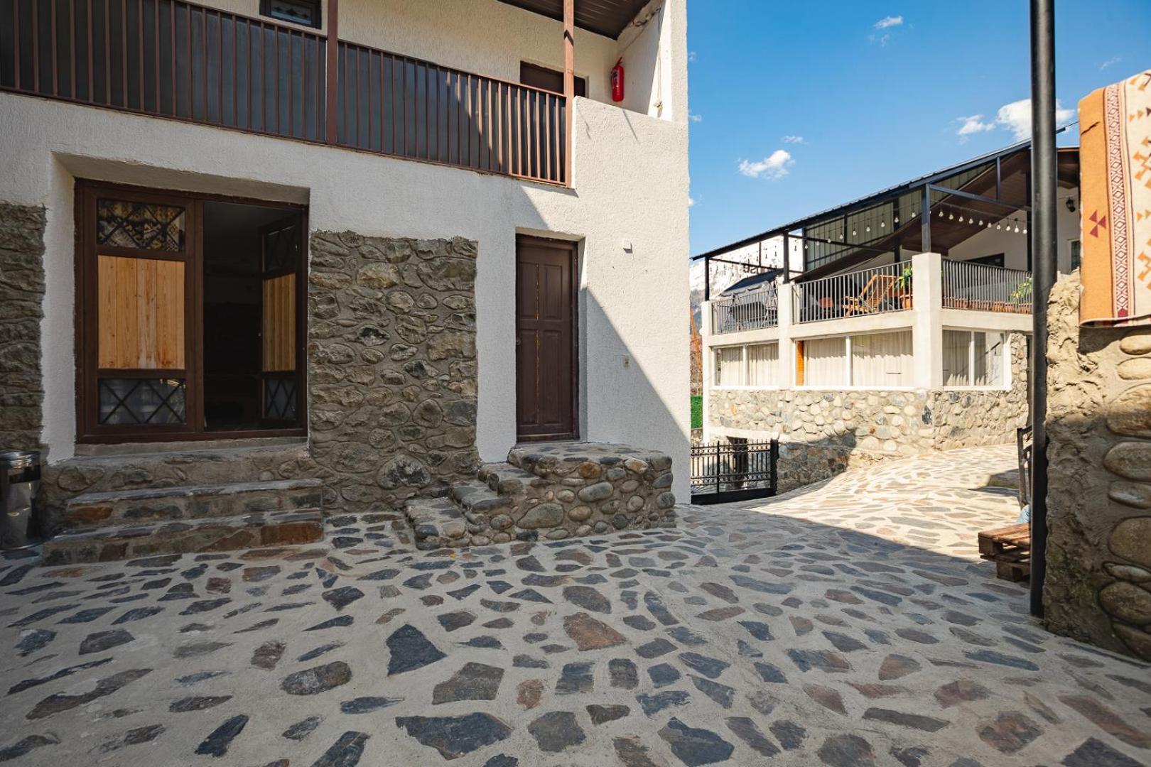 Guesthouse Of Manoni Ratiani 메스티아 외부 사진