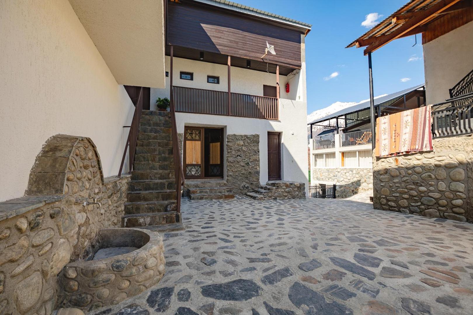 Guesthouse Of Manoni Ratiani 메스티아 외부 사진