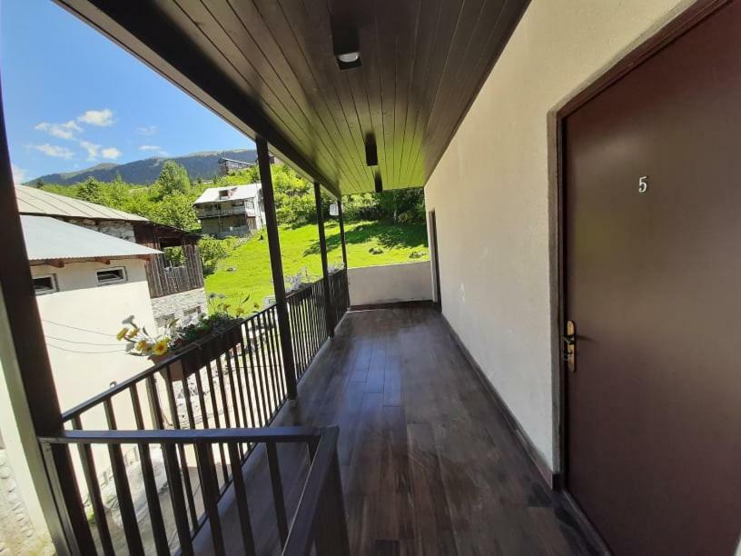 Guesthouse Of Manoni Ratiani 메스티아 외부 사진