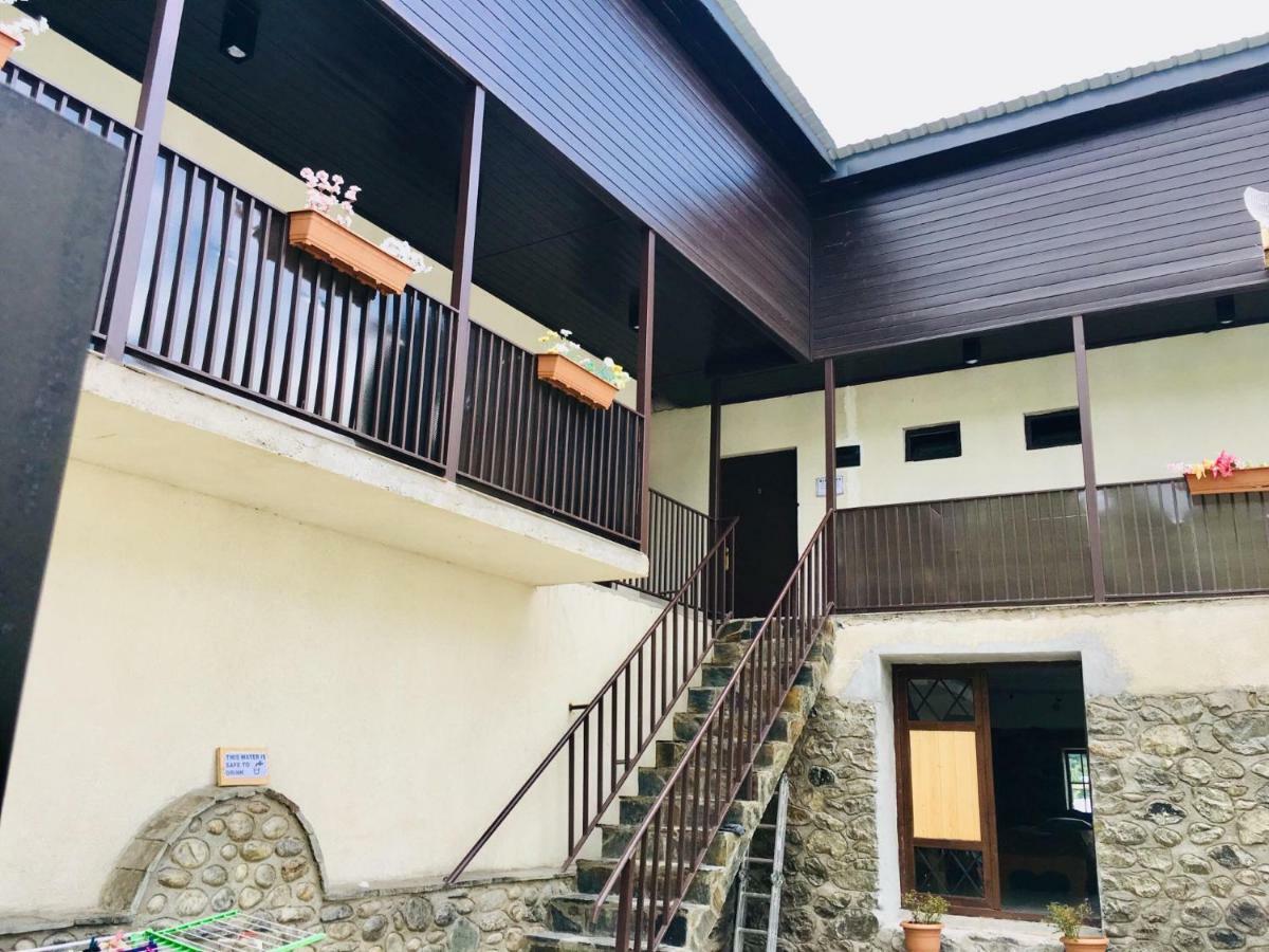Guesthouse Of Manoni Ratiani 메스티아 외부 사진
