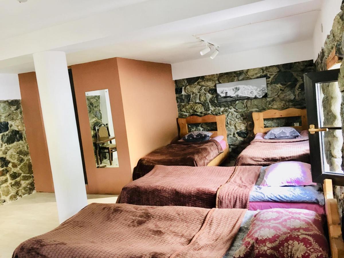Guesthouse Of Manoni Ratiani 메스티아 외부 사진